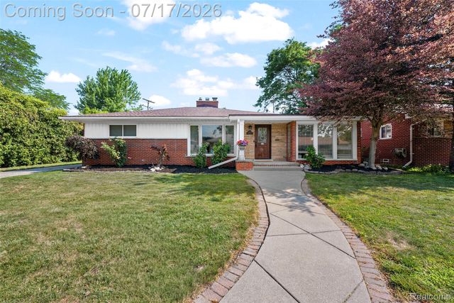 23201 Norcrest Dr, Saint Clair Shores, MI 48080
