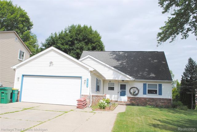 1673 Woodlake Cir, Brighton, MI 48116