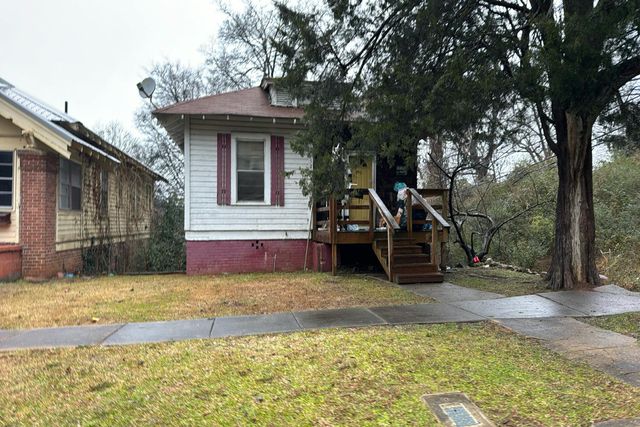 526 Oak Pl, Fairfield, AL 35064