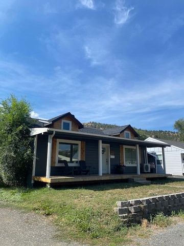 242 NW 1st Ave, John Day, OR 97845