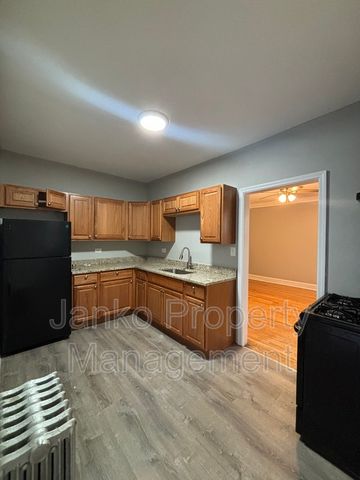 656 E  81st St #1, Chicago, IL 60619