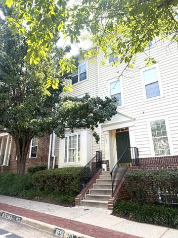1581 Leeds Castle Dr #101, Vienna, VA 22182