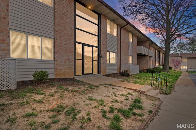 10135 Sakura Dr #G, Saint Louis, MO 63128