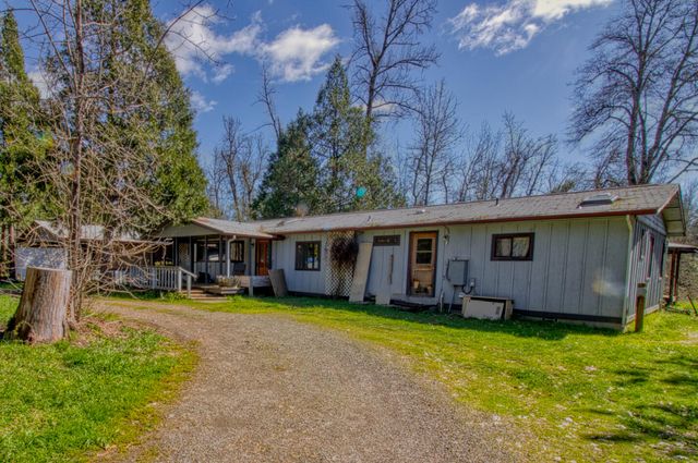 783 Hummingbird Rd, Cave Junction, OR 97523