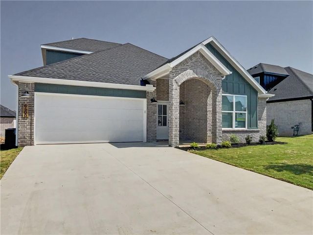 6800 Basswood Ave, Bentonville, AR 72712