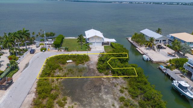 1135 Hakluyt Ln, Cudjoe Key, FL 33042