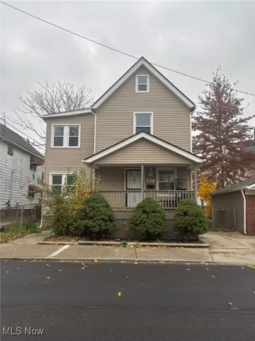 827 London Rd, Cleveland, OH 44110