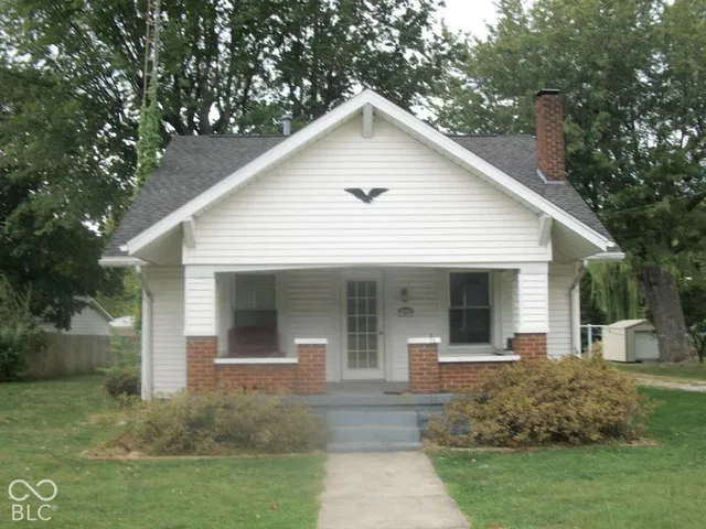 309 E  3rd St, Oaktown, IN 47561