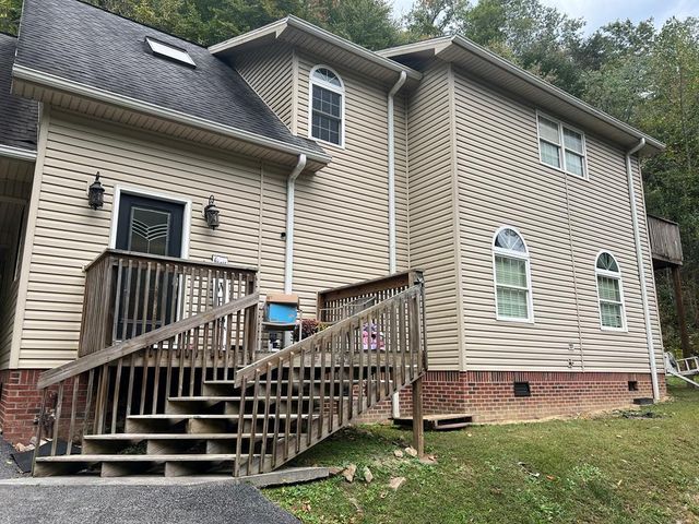 172 Meade Hts, Pikeville, KY 41501