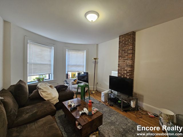 880 Huntington Ave #2, Boston, MA 02115