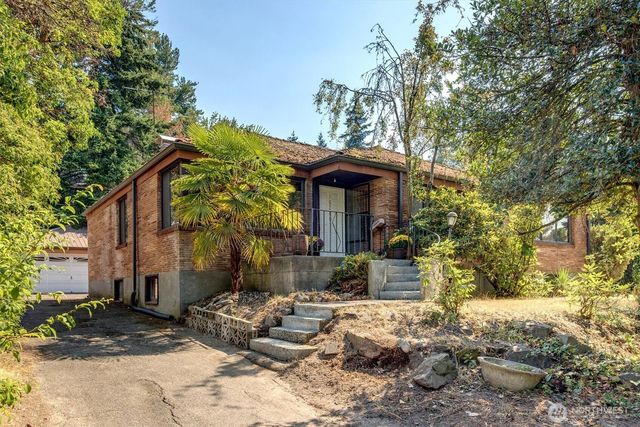 16260 14th Avenue NE, Seattle, WA 98155