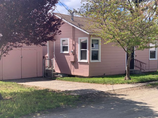 634 NE Faculty Row, Myrtle Creek, OR 97457