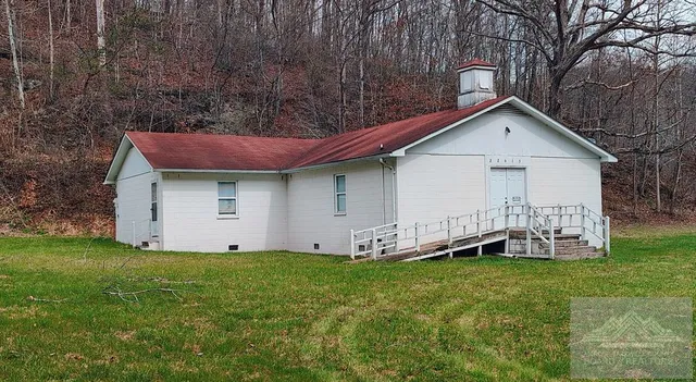 2924 Rocket Boys Dr, Squire, WV 24884