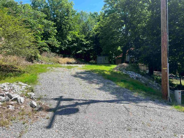 73 Lakeshore Dr, Eddyville, KY 42038