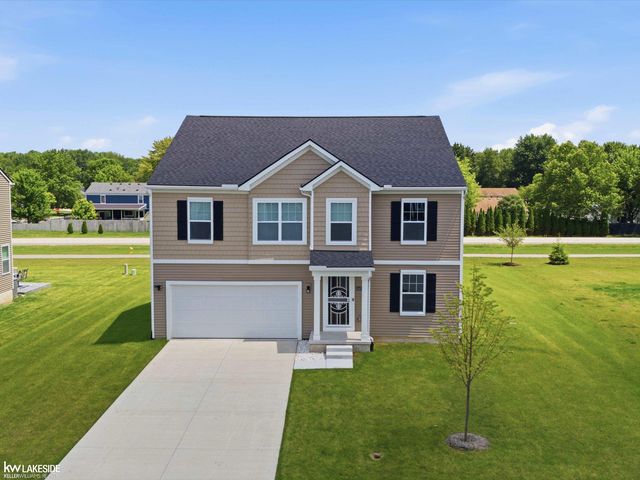 54470 Heron Cir, Chesterfield, MI 48047