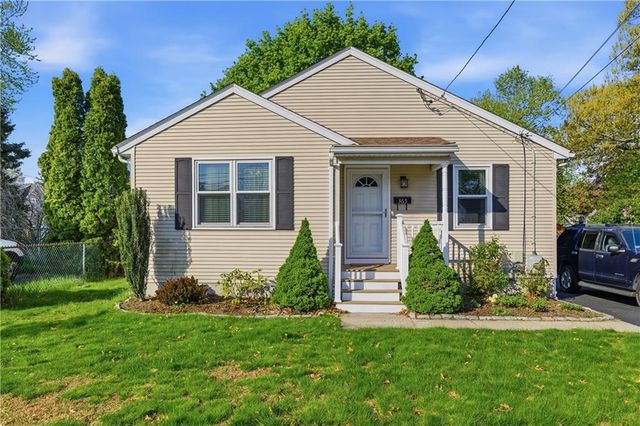 365 Maple St, Warwick, RI 02888