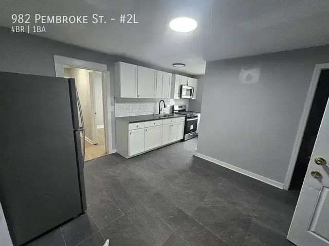 982 Pembroke St #2L, Bridgeport, CT 06608
