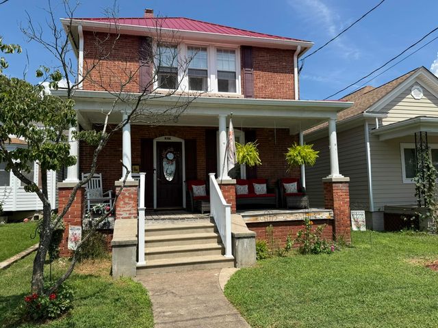 506 Court St, Clifton Forge, VA 24422