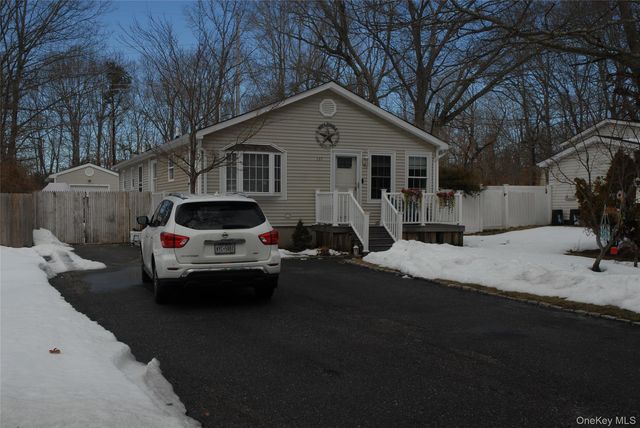137 Carleton Drive E, Shirley, NY 11967