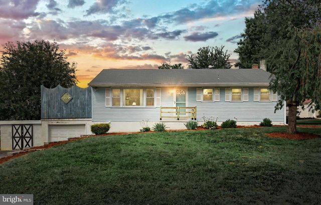 13 Stuart Dr, East Berlin, PA 17316
