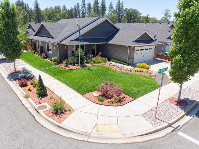 2819 SW Shimmer Ln, Grants Pass, OR 97527