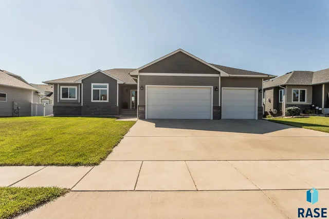 4813 E  53rd St, Sioux Falls, SD 57110