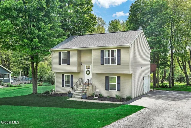 160 Maple Avenue, Glenville, NY 12302