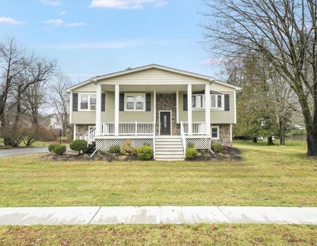 20 Briarwood Ave, Monroe, NY 10950