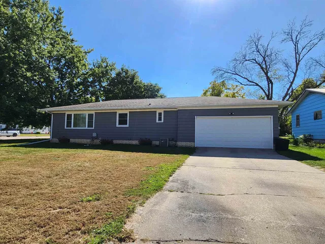 403 NW 2nd St, Pocahontas, IA 50574