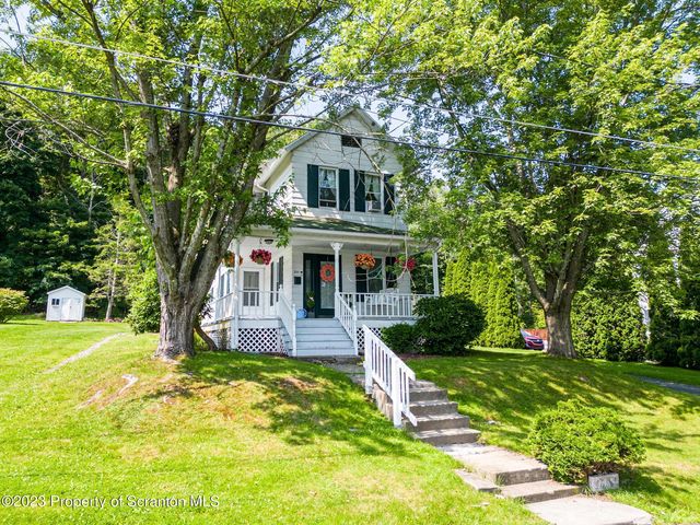 210 Woodlawn Ave, Clarks Summit, PA 18411