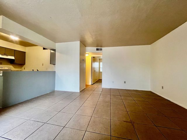 221 Hanosh Ct   SE #3, Albuquerque, NM 87123
