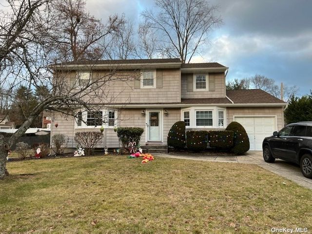 18 Foothill Ln, Smithtown, NY 11787