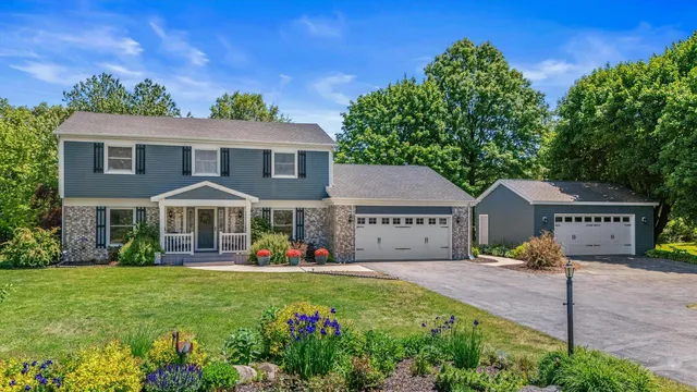 W5010 Hawk ROAD, Elkhorn, WI 53121