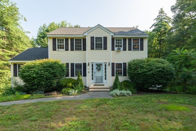 95 Bayberry Hill Rd, Townsend, MA 01474