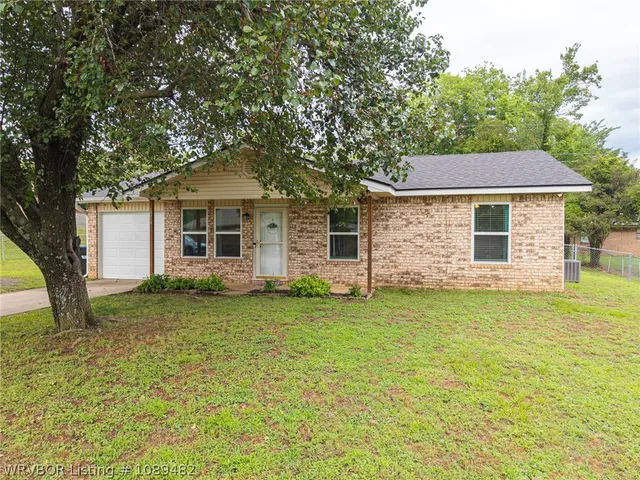 1214 Northwoods Dr, Alma, AR 72921