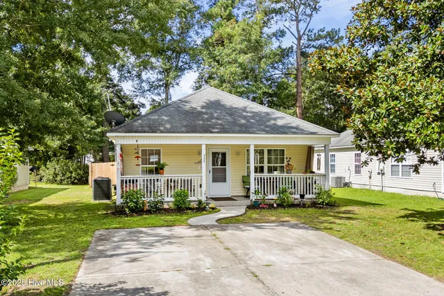 305 Woodrow Street, Tabor City, NC 28463