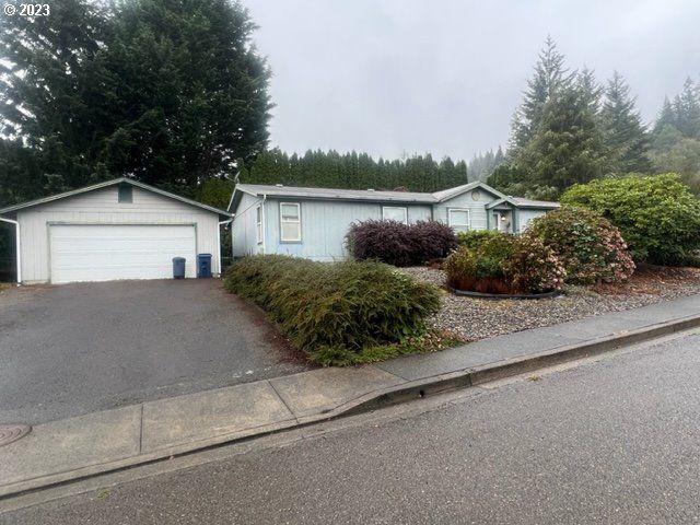 1391 N  Laurel St, Coquille, OR 97423