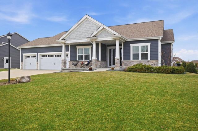 W136N6171 Weyer Farm DRIVE, Menomonee Falls, WI 53051