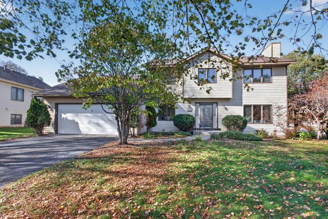 1896 Catalina Dr, Woodbury, MN 55125