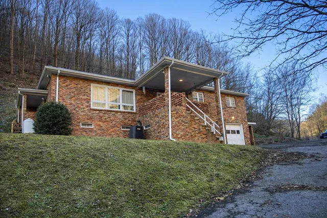 9841 Mountaineer Hwy, Iaeger, WV 24844