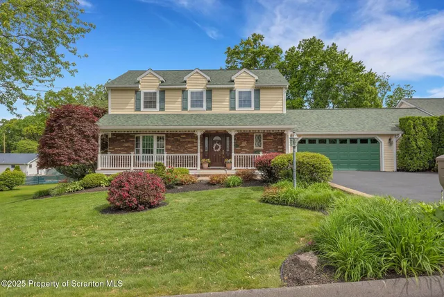 1 Walnutwood Dr, Wilkes Barre, PA 18702