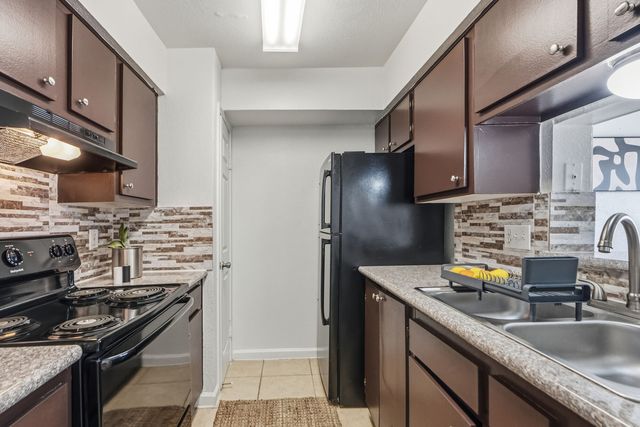 9901 Club Creek Dr #307, Houston, TX 77036