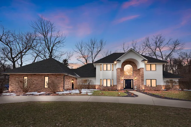 12 S  Broadway, Beverly Shores, IN 46301