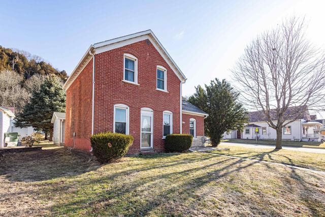 421 E  Dewey, Hazel Green, WI 53811