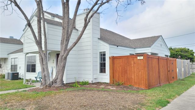 7252 The Mansions Dr #D-4, Corpus Christi, TX 78414