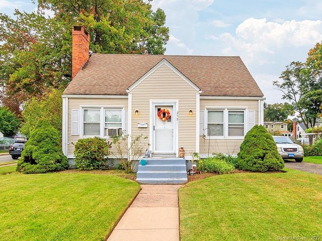 295 Cooper Hill St, Manchester, CT 06040