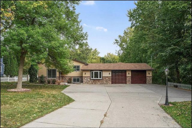 418 Mission Rd, Bloomington, MN 55420