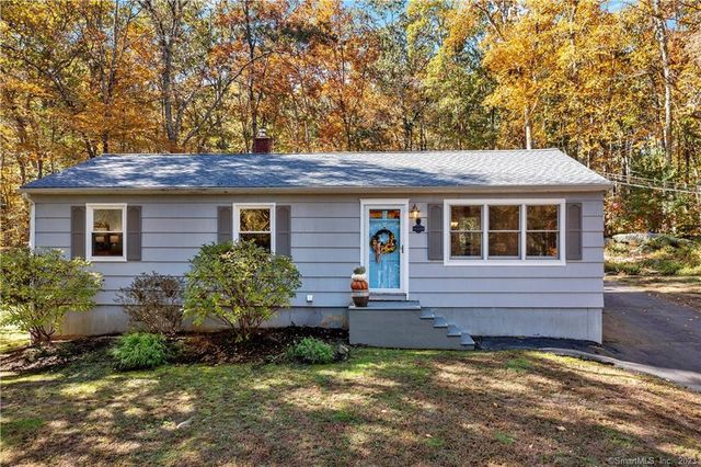 10 Lois Ln, Guilford, CT 06437