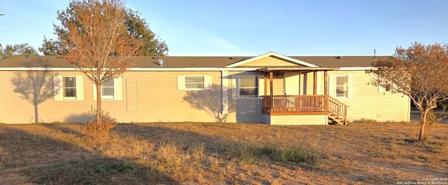 1361 County Road 773, Devine, TX 78016