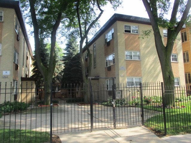 1714 W  Touhy Ave #C2W, Chicago, IL 60626